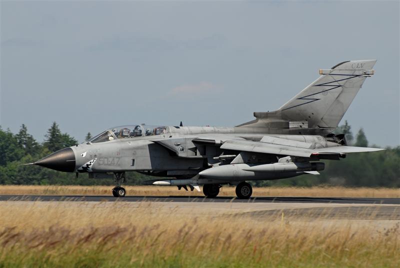 Landing of italian ECR Tornado.jpg - jens.schymura@onlinehome.de
